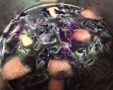 Foto del paso 2 de la receta Crema de lombarda con manzana reineta. Receta vegana
