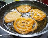 A picture of step 4 of Kesariya Jalebi.