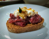 Foto del paso 6 de la receta: Carpaccio de ternera con queso de cabra y aliño de naranja y miel