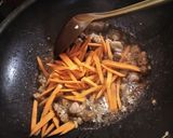 Foto langkah ke 4 dari resep Kwetiaw Goreng Babi (a la warung bakmie).