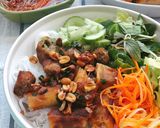 A picture of step 6 of Bún Thịt Nướng Chả Giò (Vietnamese Grilled Pork & Egg Roll Vermicelli Bowl).