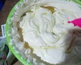 Foto langkah ke 3 dari resep Bolu Pelangi Kukus.