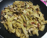 Foto del paso 1 de la receta: Revuelto de champiñones y judías verdes con huevo y jamón
