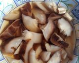 Foto langkah ke 2 dari resep Kentang Jamur Masak Kecap.