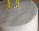 A picture of step 7 of Double tier floral cream cake.