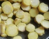 A picture of step 4 of Dilli ki sardi aur sakharkandi ki chaat (Shakarkandi Chaat).