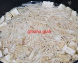 Foto langkah ke 2 dari resep Sup Tahu Jamur Enoki.