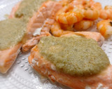 Foto del paso 9 de la receta: Salmón con vinagreta de alcaparras y miel con langostinos al ajillo