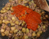 Foto del paso 3 de la receta: Salteado de berenjena y carne picada