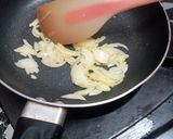 Foto langkah ke 1 dari resep Nasi Goreng Sosis.
