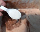 A picture of step 2 of Ice-cream Shake.