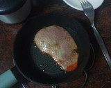 Foto del paso 2 de la receta: Bocadillo de lomo adobado y queso tierno con tomate aliñado