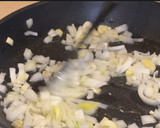 Foto del paso 1 de la receta: Guisantes con butifarra negra
