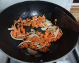 รูปขั้นตอนการทำที่ 2 ของ สปาเก็ตตี้หมูซอสมะเขือเทศ
