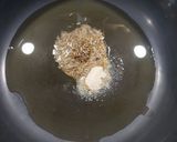 A picture of step 1 of Lasooni palak.