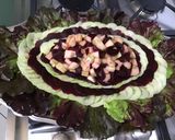Une image de l'étape 10 de Salade composée laitue, concombre, betteraves et olives.