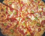 صورة لخطوة 3 من وصفة بيتزا بالجبنة🍕بيتزا بالخضار