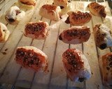 Foto del paso 3 de la receta: Saladitos de crema de morcilla y de queso con piña y almendras
