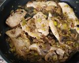 Foto del paso 5 de la receta: Filetes de pollo con puerro y champiñón