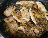 Foto del paso 5 de la receta: Filetes de pollo con puerro y champiñón