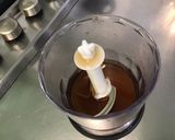 Une image de l'étape 1 de Sauce salade épicée au malt et érable.