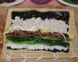 Foto langkah ke 8 dari resep Bulgogi Gimbab (불고기 김밥).