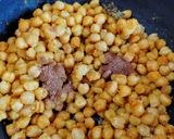 A picture of step 5 of Amritsari Chole.