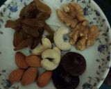 A picture of step 1 of Vrat Special Dry Fruits Milkshake.