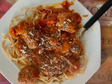 Pasta con albóndigas