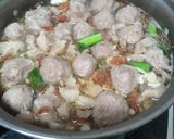 Foto langkah ke 5 dari resep Kuah Bakso Simpel.