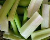 Hình bước làm 2 của món Bánh canh giò heo dọc mùng