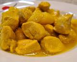 Foto del paso 5 de la receta: Dados de pollo al cava en salsa de cebolla y cúrcuma