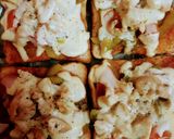 A picture of step 4 of 2 mins Chicken Bread Pizza.