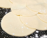 Foto del paso 7 de la receta: 🥟🧀🥕🧅🫑 Empanadas de vegetales y queso - Zapallito, cebolla, morrón y zanahoria - #Sintacc 🫑🧅🥕🧀🥟