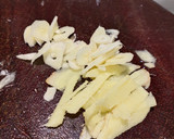 A picture of step 2 of Sauteed String Beans with Shimiji Mushrooms.