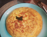 Foto del paso 4 de la receta: Tortilla de patata rellena de jamón york y queso