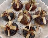Une image de l'étape 4 de Figues rôties à la tomme de brebis et miel.