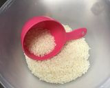 A picture of step 1 of Japanese rice cooking.