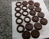 Foto del paso 4 de la receta: Galletitas de chocolate con sorpresa!