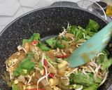 Foto langkah ke 3 dari resep Kwetiaw Goreng Seafood.
