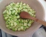 Foto del passaggio 1 della ricetta Stringhetti al peperoncino, con scampi, frullato di datterini e crema di zucchine