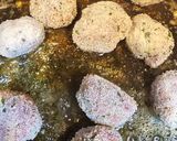 Foto del paso 2 de la receta: Albóndigas con rape, gamba langostinera y salsa de curry
