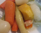 Foto del paso 2 de la receta: Consomé de carne con albóndigas
