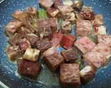 Foto langkah ke 2 dari resep Saikoro Saus Gochujang.