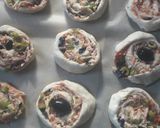 صورة لخطوة 4 من وصفة دوائر البيتزا Pizza rolls