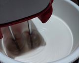 Foto langkah ke 5 dari resep Strawberry Cake.