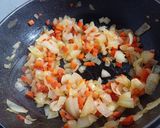 Foto del paso 2 de la receta: Pollo al curry con timbal de arroz con chauchas