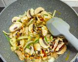 Foto langkah ke 2 dari resep Tumis Jamur Sapo Tahu.