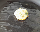Foto del paso 4 de la receta: Tortitas de patatas y acelgas
