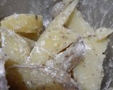 Foto langkah ke 3 dari resep Potato Wedges Goreng.